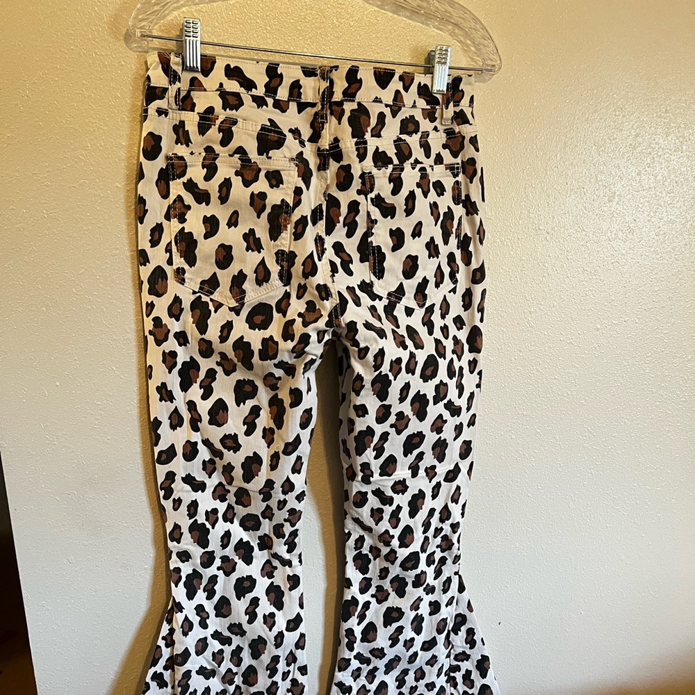 Buckle cheetah print bell bottoms, size large